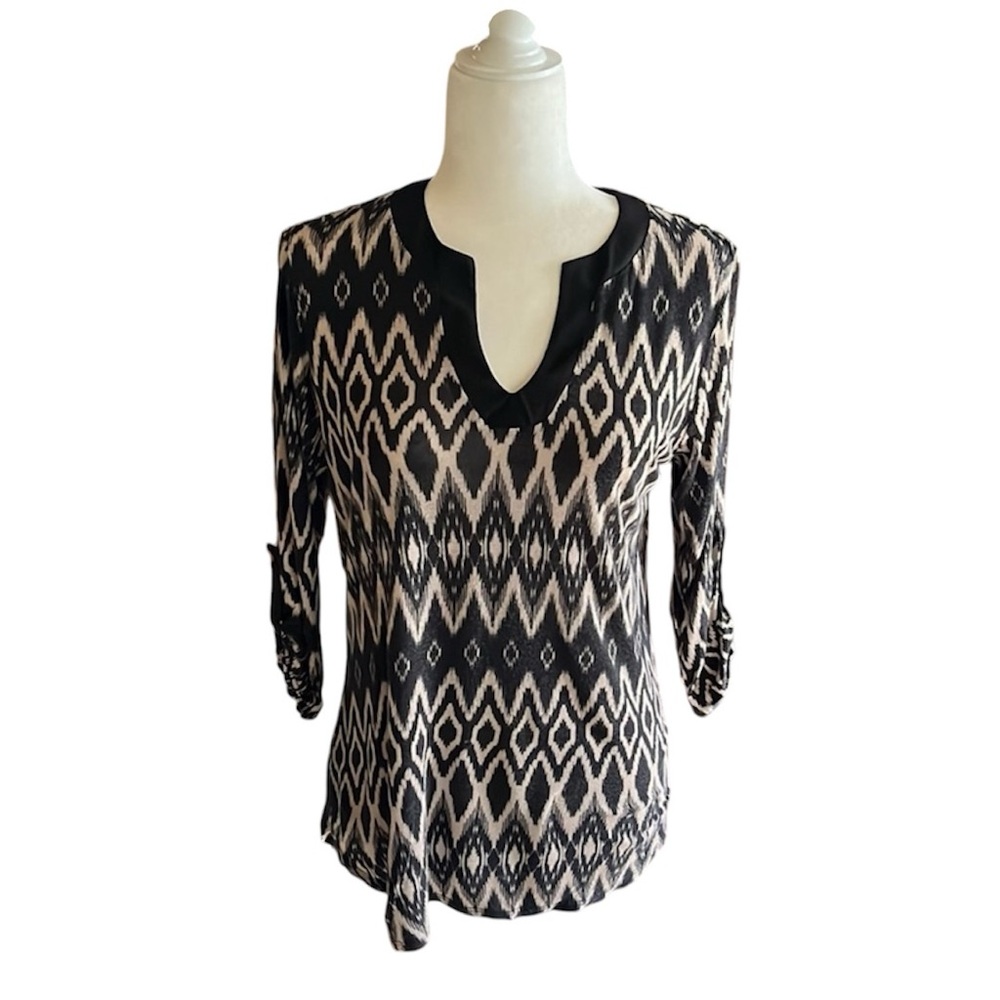 Faith and Joy Los Angeles Black Chevron Print Roll Tab Sleeve Top Size M